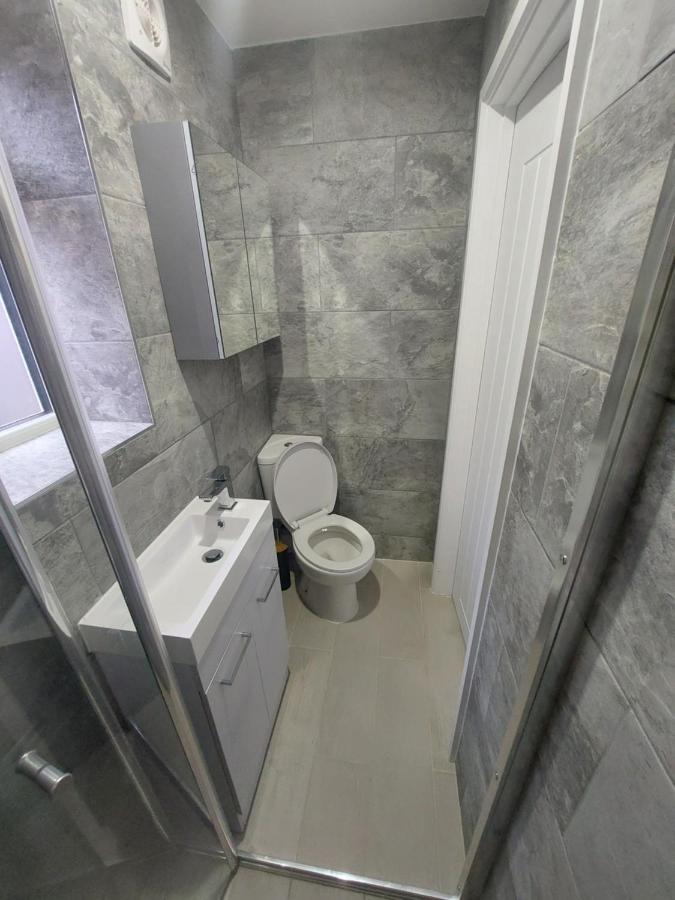 בורנמות' New, Stylish Studio Flat With Private Patio And Free On-Street Parking Check Out At 11Am מראה חיצוני תמונה