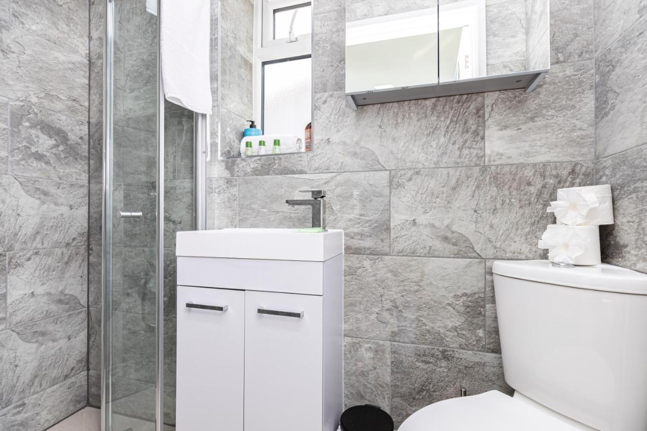 בורנמות' New, Stylish Studio Flat With Private Patio And Free On-Street Parking Check Out At 11Am מראה חיצוני תמונה