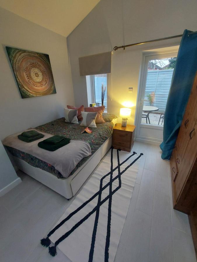 בורנמות' New, Stylish Studio Flat With Private Patio And Free On-Street Parking Check Out At 11Am מראה חיצוני תמונה