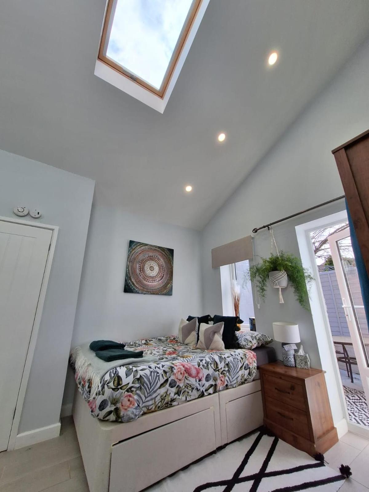 בורנמות' New, Stylish Studio Flat With Private Patio And Free On-Street Parking Check Out At 11Am מראה חיצוני תמונה
