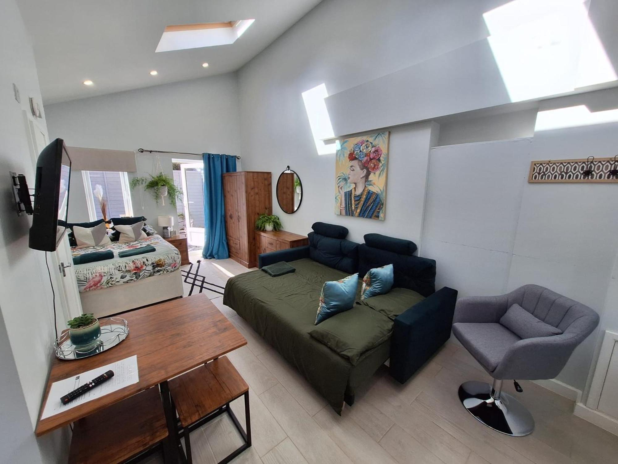 בורנמות' New, Stylish Studio Flat With Private Patio And Free On-Street Parking Check Out At 11Am מראה חיצוני תמונה