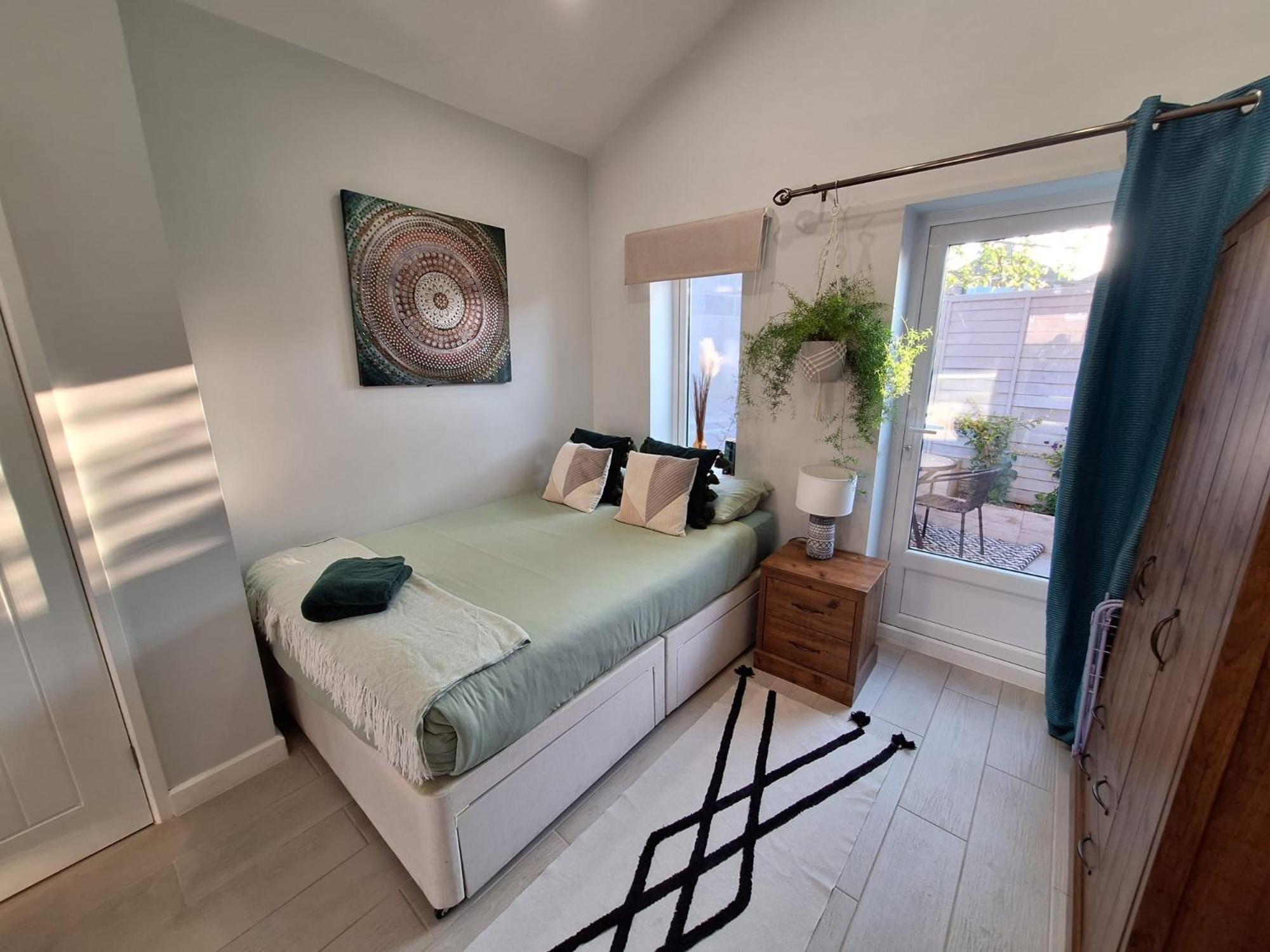 בורנמות' New, Stylish Studio Flat With Private Patio And Free On-Street Parking Check Out At 11Am מראה חיצוני תמונה